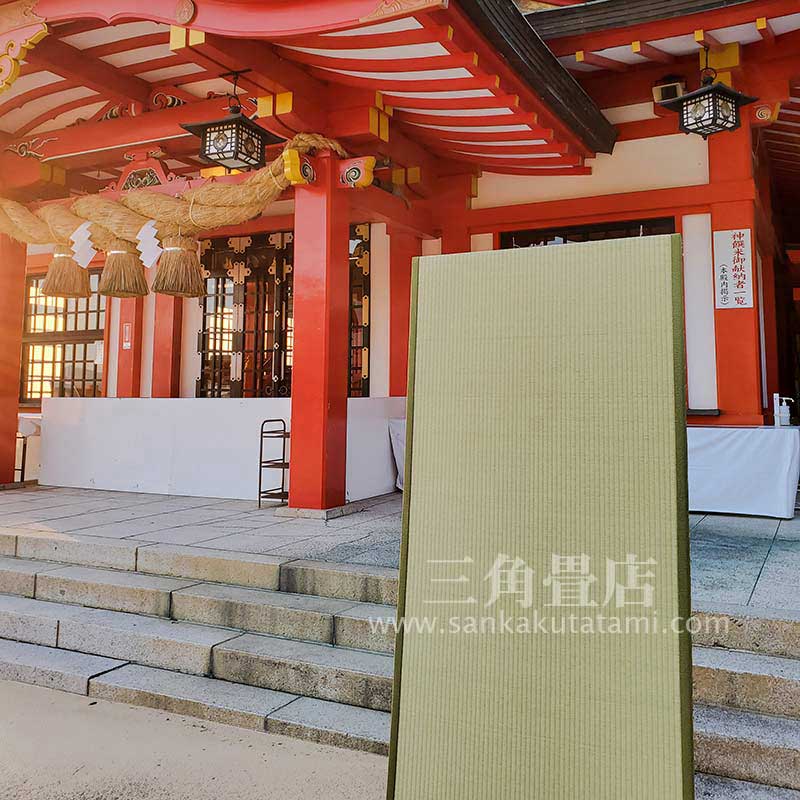 高橋稲荷神社・畳表替え奉納作業中