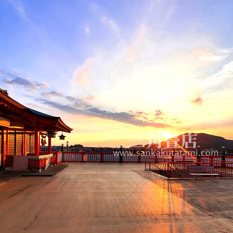 高橋稲荷神社・拝殿からの夕景